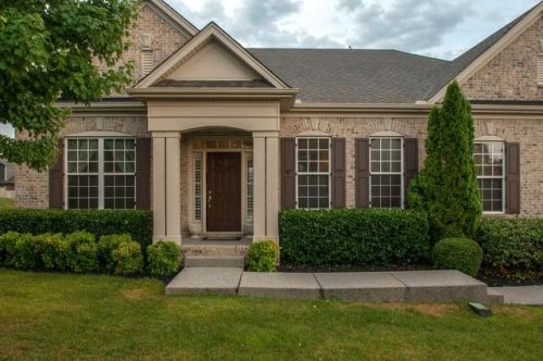 169 Ervin St, Hendersonville, TN 37075-3917