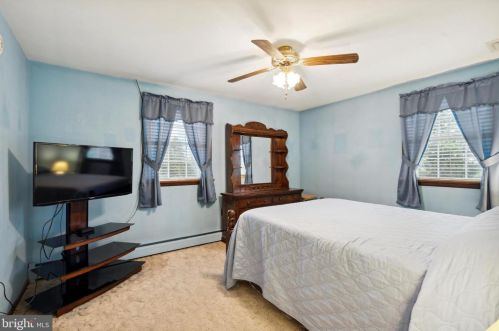 1822 Old Sumneytown Pike, Harleysville PA  19438-1129 exterior