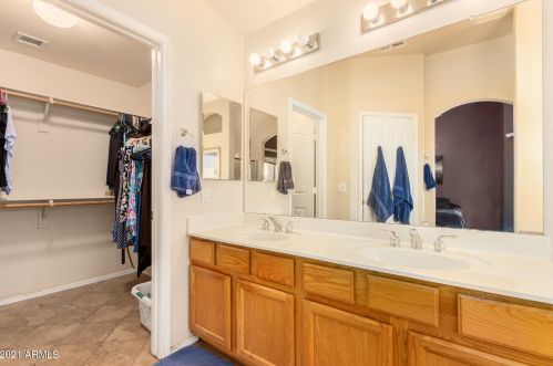 270 Windsor Dr, Gilbert AZ 85296-4123 exterior