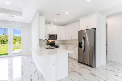 4672 4th Ave, Naples, FL 34117-9038