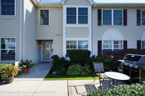 29 Racquet Rd, Belmar, NJ 07719-9404