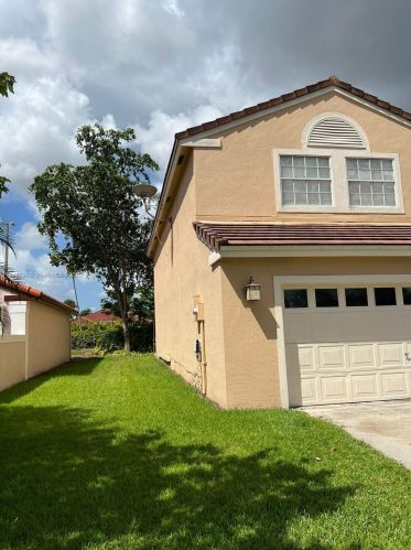 17474 10th St, Hollywood, FL 33029-3116