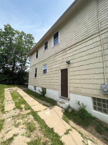 2208 Crane Ave, Cincinnati, OH 45207-1323
