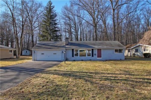 38 Edgewood Dr, North Eaton, OH 44044-1506