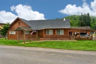 822 8th Ave, Carbonado, WA