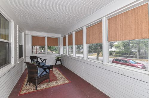 6219 Wells St, Milwaukee, WI 53213-3247