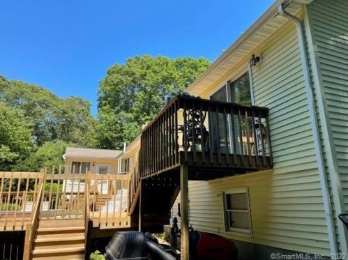 15 Lena Dr, Uncasville CT  06382-1405 exterior