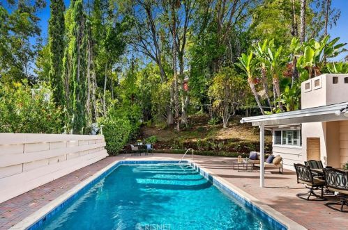 4429 Petit Ave, Van Nuys CA  91436-3211 exterior