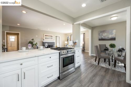 2809 99th Ave, Oakland CA  94605-4814 exterior