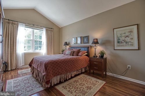 2 Fallview Ct, Trenton NJ  08690-3216 exterior