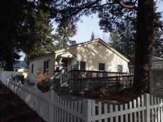 604 Revere Ave, Bend OR  97701-4023 exterior