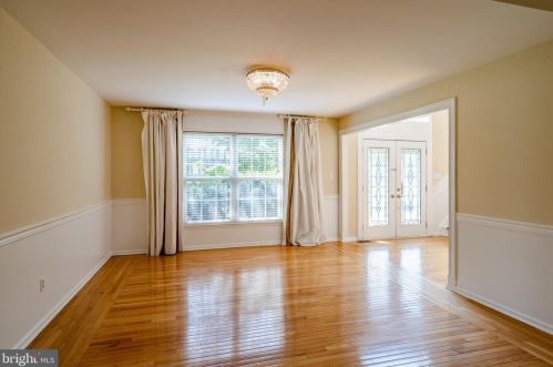 1042 Charter Oaks Dr, Lansdale PA exterior