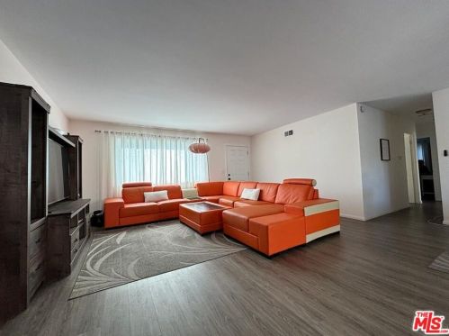 7221 Teasdale Ave, San Diego, CA 92122-2828