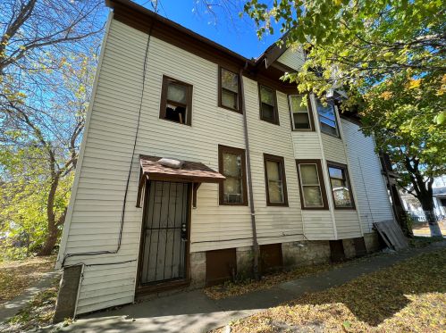 2477 Auer Ave, Milwaukee, WI 53206-1227