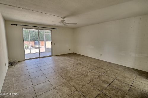 906 Clara Vista Cir, Green Valley, AZ 85614-1918