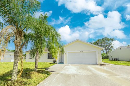 2143 Holland St, Fort Pierce, FL 34952-4827