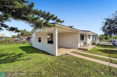 4505 4th Ave, Hialeah, FL 33013-1809