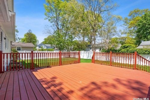 759 Van Buren Ave, West Islip NY  11795-1337 exterior