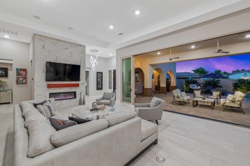 54885 Madagascar Way, La Quinta CA  92253-8077 exterior