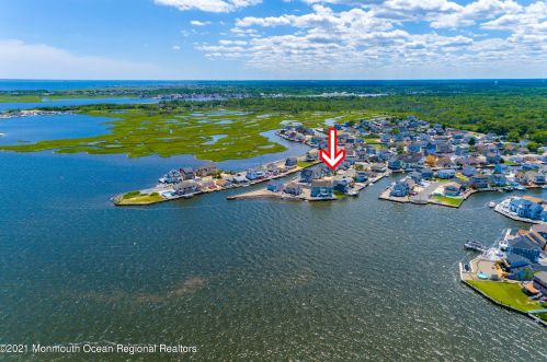 258 Teakwood Dr, Berkeley Township NJ  08721-3122 exterior