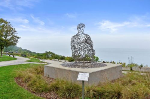 4101 Lk Dr, Milwaukee WI 53211-1720 exterior