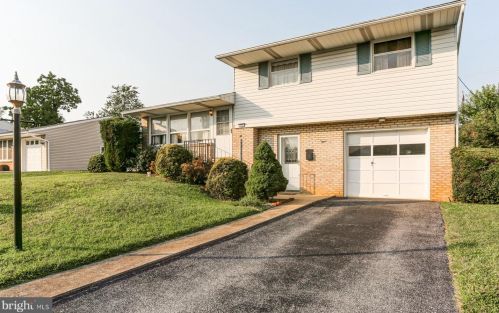 115 Winston Dr, Navy Sup Dpt, PA 17055-3531