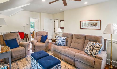 66 Bay Dr, Beaufort SC  29907-1755 exterior