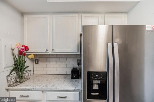 3056 Harbour Dr, Palmyra NJ  08065-2208 exterior