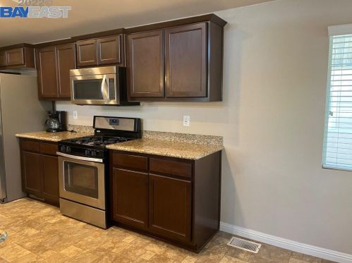 1462 Salamanca Ave, Hayward CA  94544-6256 exterior