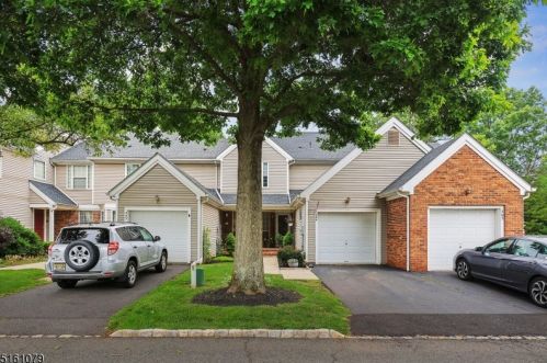 204 Teasel Ct, White House Station, NJ 08889-2000