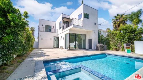 5128 Noble Ave, Van Nuys CA  91403-1376 exterior