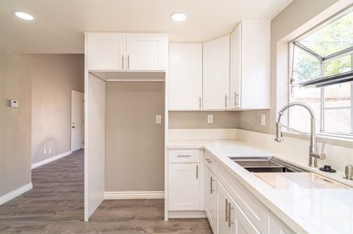 5477 Myrtle Ave, Long Beach CA 90807-2440 exterior