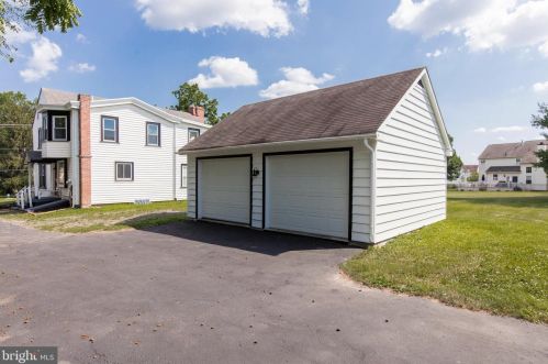 984 Lansdale Ave, Lansdale PA  19446-1620 exterior