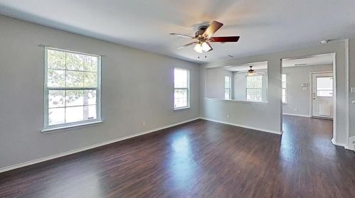 355 Mcgarity, Uhland TX  78640-5889 exterior