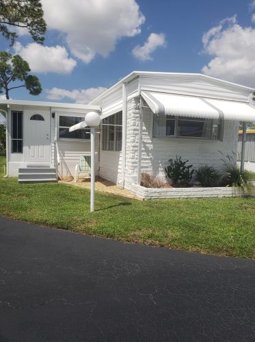 10017 Granada Bay, Boynton Beach, FL 33436-2221