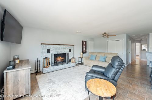 32 Royal Dr, Bricktown NJ  08723-6731 exterior