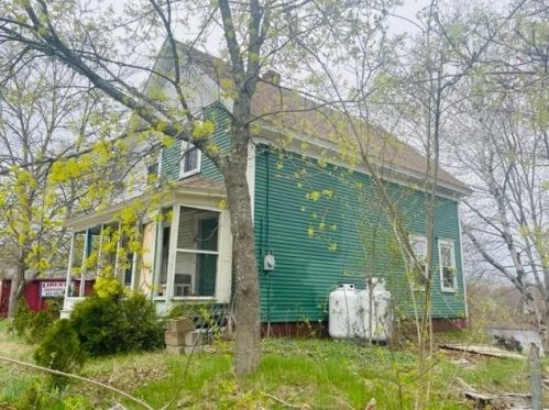 23 Old Manchester Rd, Raymond NH exterior