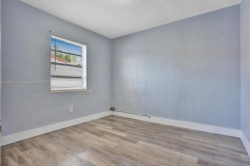 912 32nd St, Hialeah FL  33012-5040 exterior