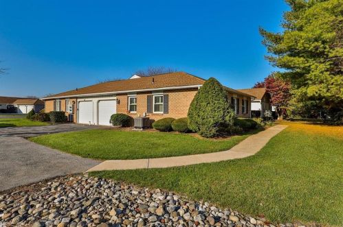 5743 Whitemarsh Dr, Macungie PA  18062-8955 exterior
