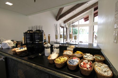 16 La Cerra Cir, Rancho Mirage CA  92270-3808 exterior