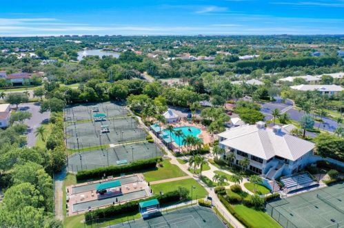 1410 Sweetwater Cv, Naples FL  34110-4151 exterior