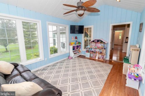 12 Bittersweet Dr, Cochranville PA  19330-1406 exterior