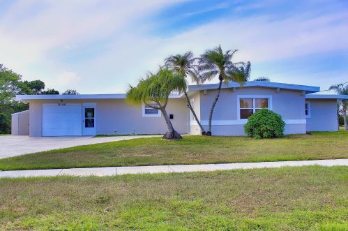 3040 Overbrook Dr, Fort Pierce, FL 34952-5711
