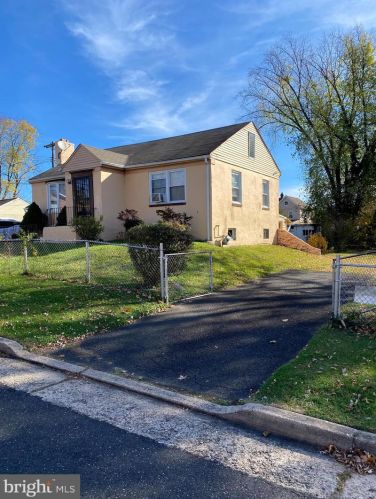 1573 Fairview Ave, Willow Grove PA  19090-4803 exterior