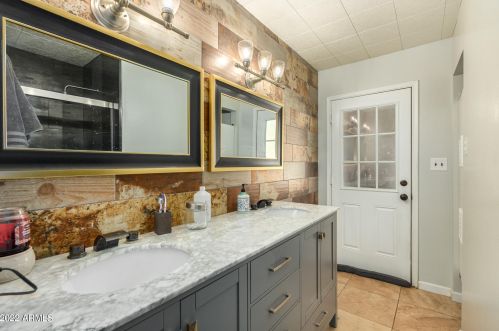 4426 El Caminito Dr, Glendale AZ 85302-6025 exterior