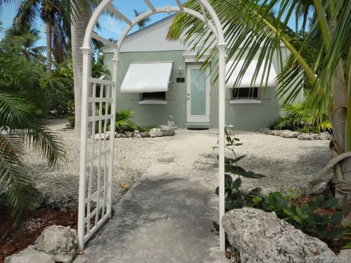 401 Coconut Dr, Key Largo, FL 33037-3803