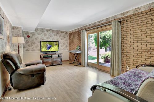 10 Longfellow Ter, Morganville NJ  07751-1411 exterior