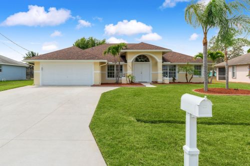 5496 Thyer Cir, Fort Pierce, FL 34983-3326