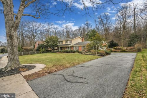 885 Maple St, Ephrata, PA 17522-2130
