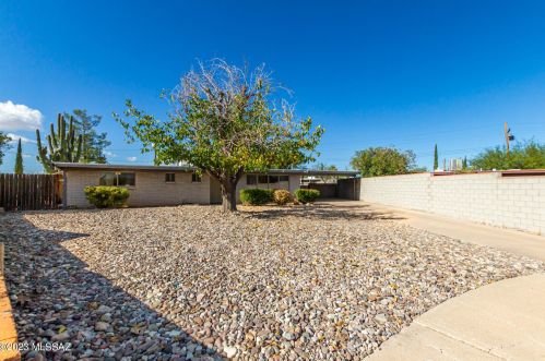 744 Camino Seco, Tucson AZ 85710-2627 exterior